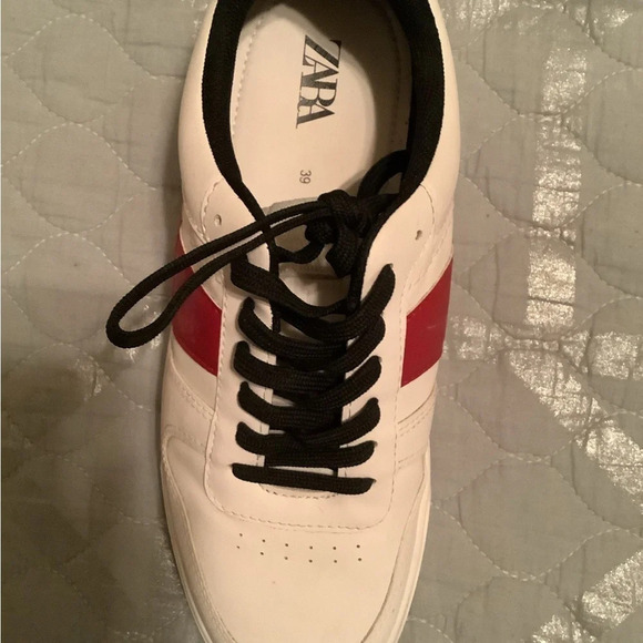 ZARA~ WOMEN’S~WHITE SNEAKERS~SIZE 39=8 - Picture 4 of 5